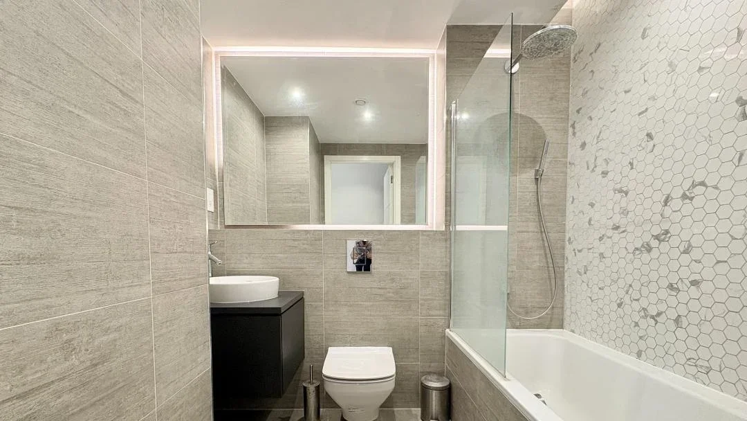 Flat Harlequin Avenue in Greater London