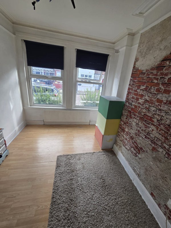 Room Rosebery Avenue in Greater London