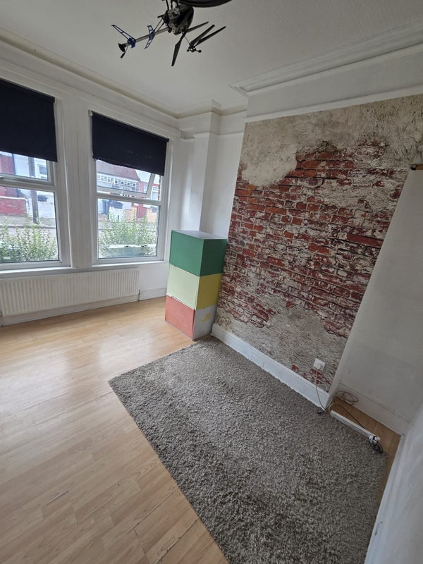 Room Rosebery Avenue in Greater London