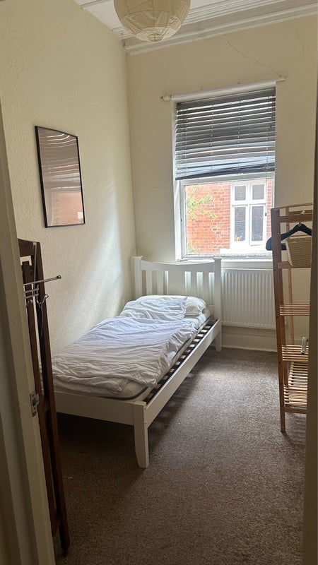 Room Thicket Road in Greater London