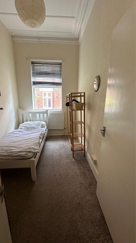 Room Thicket Road in Greater London