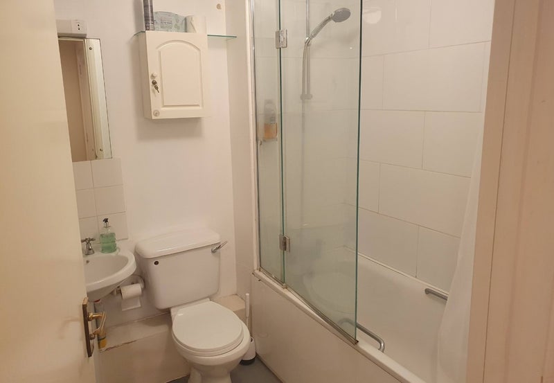 Room Winders Road in Greater London