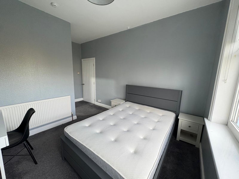 Room Batley Road in Wakefield