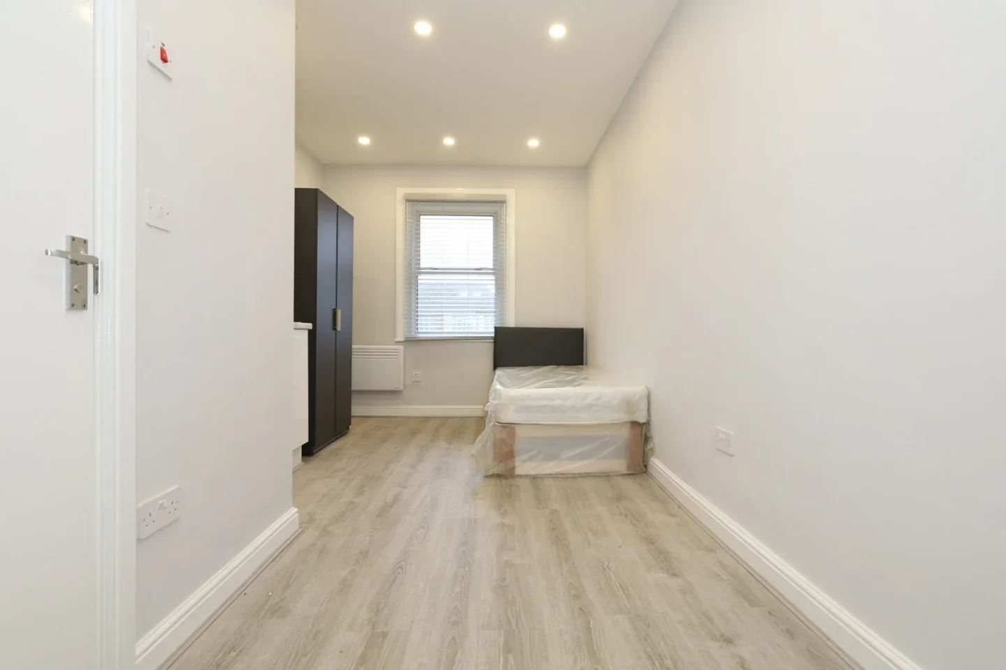 Flat Alexandra Avenue in Greater London