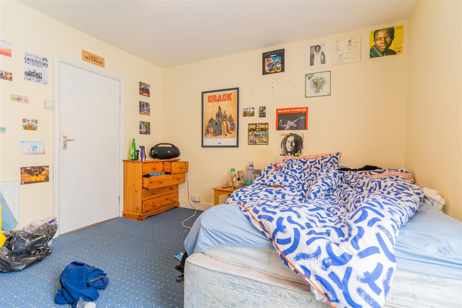 Room Heeley Road in Birmingham