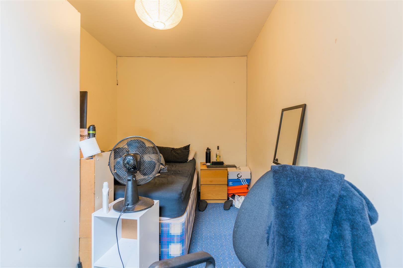Room Heeley Road in Birmingham