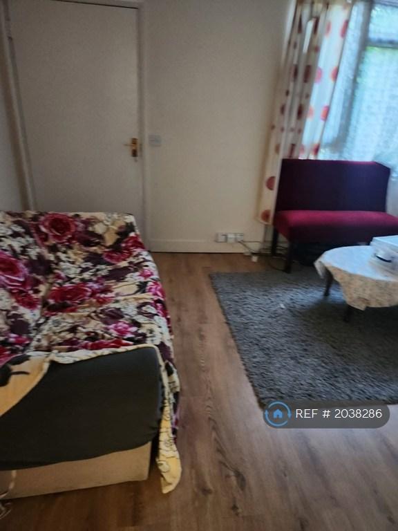 Room Barnet Lane in Greater London