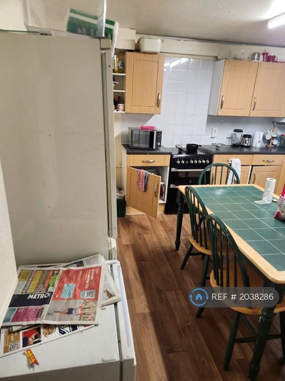Room Barnet Lane in Greater London