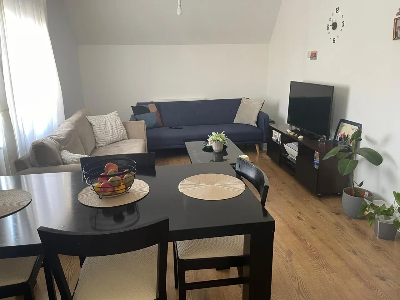 Flat Varcoe Gardens in Greater London