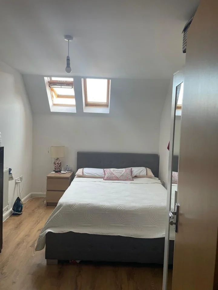 Flat Varcoe Gardens in Greater London