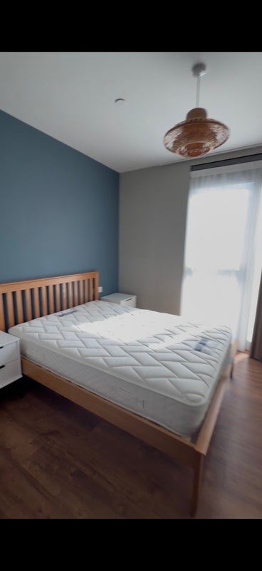 Room South Way in Greater London