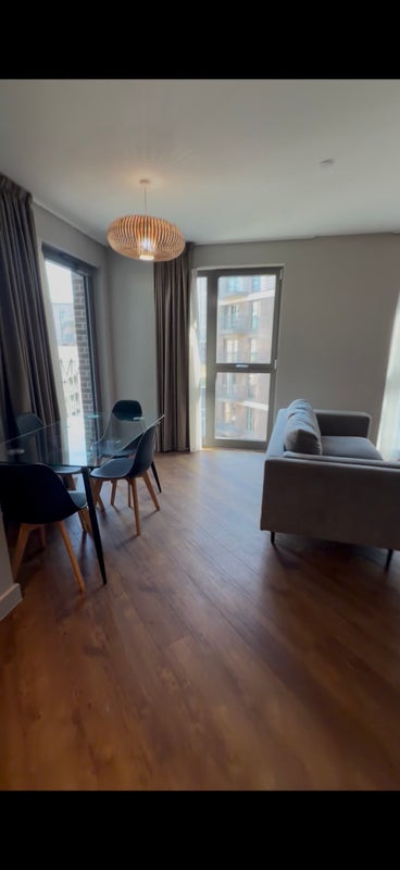 Room South Way in Greater London