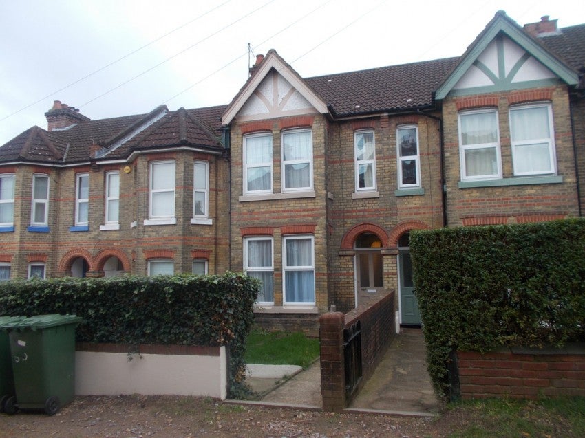 Flat Spring Crescent in Southampton