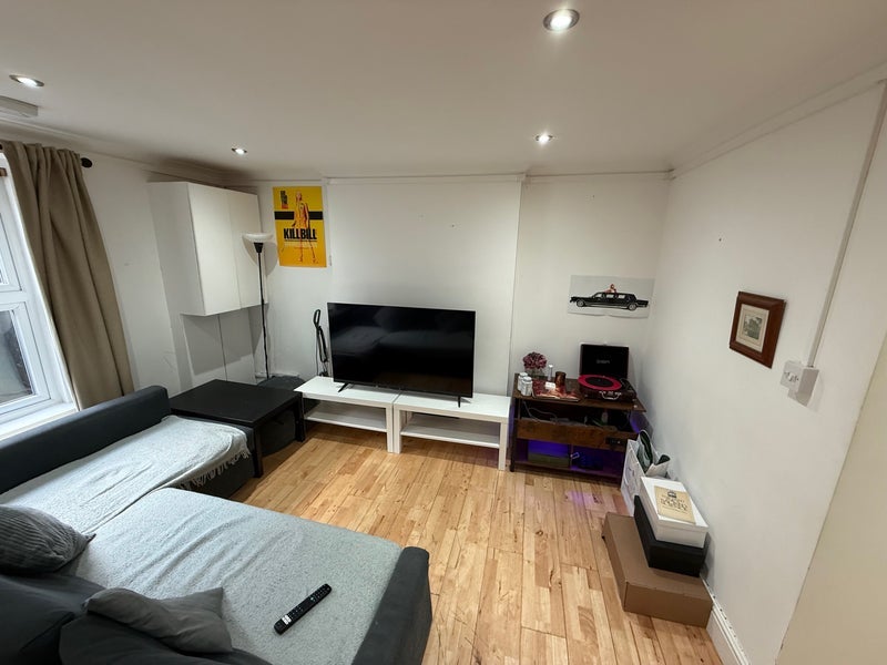 Room Southerton Road in Greater London