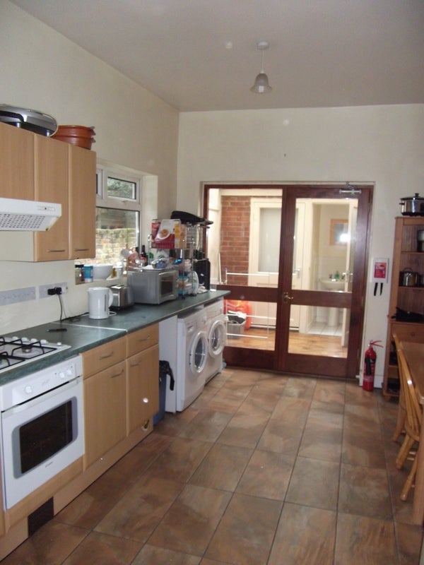 Room Merton Road in Greater London