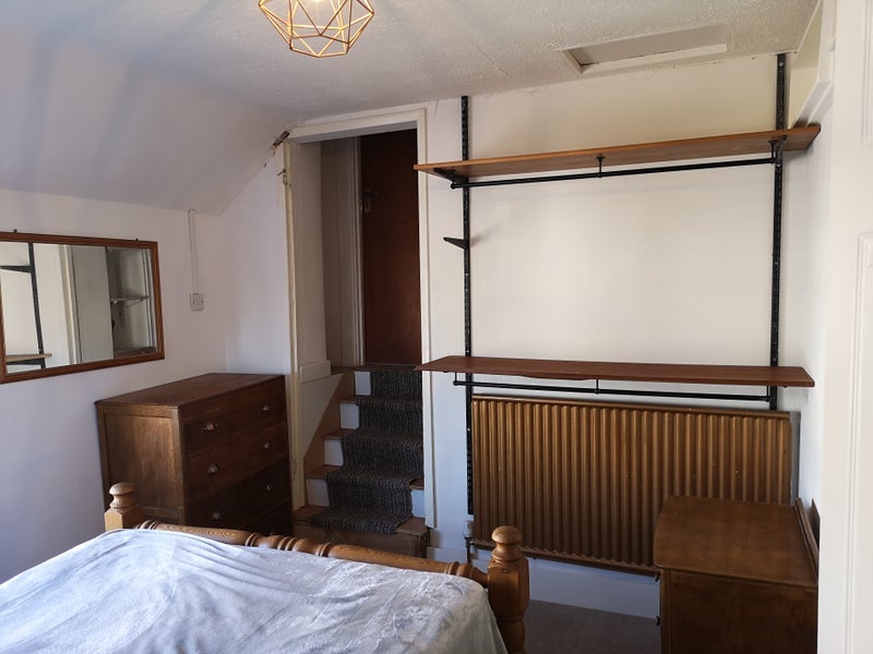 Room Garland Road in Poole