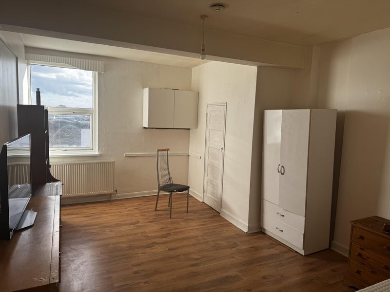 Room Mottingham Road in Greater London