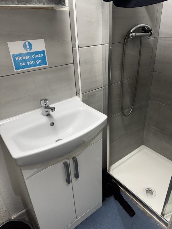 Room Mottingham Road in Greater London