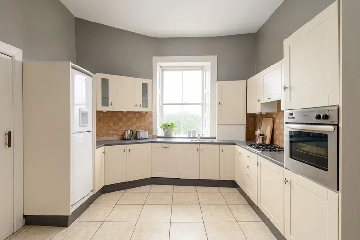 Flat Johnston Terrace in City of Edinburgh
