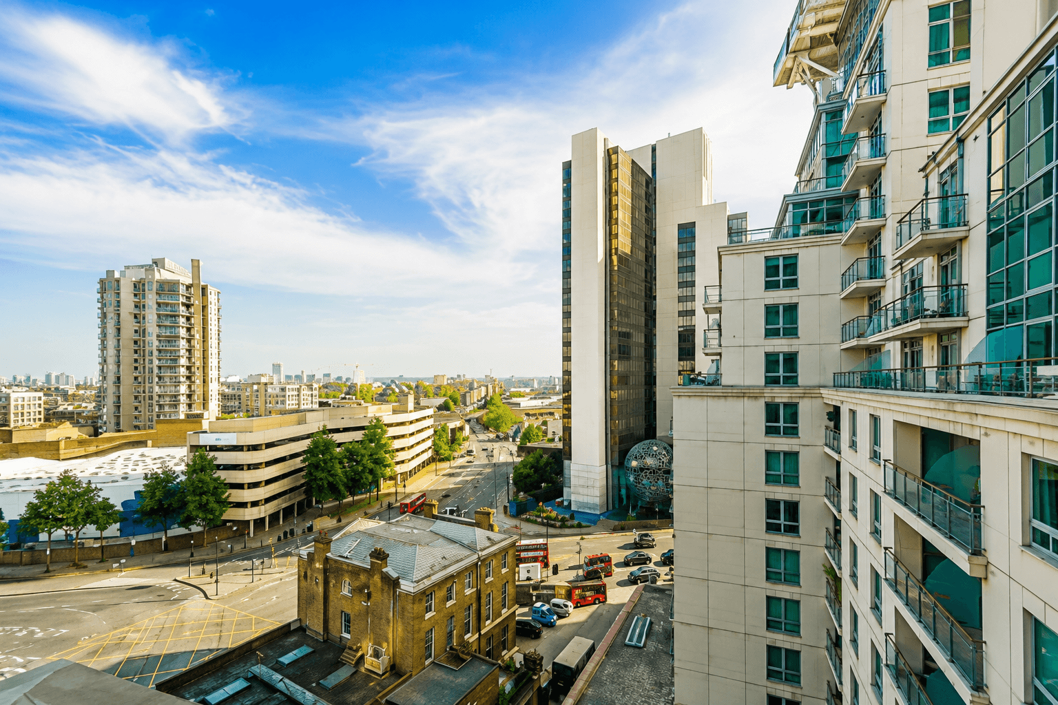 Flat Nine Elms Lane in Greater London