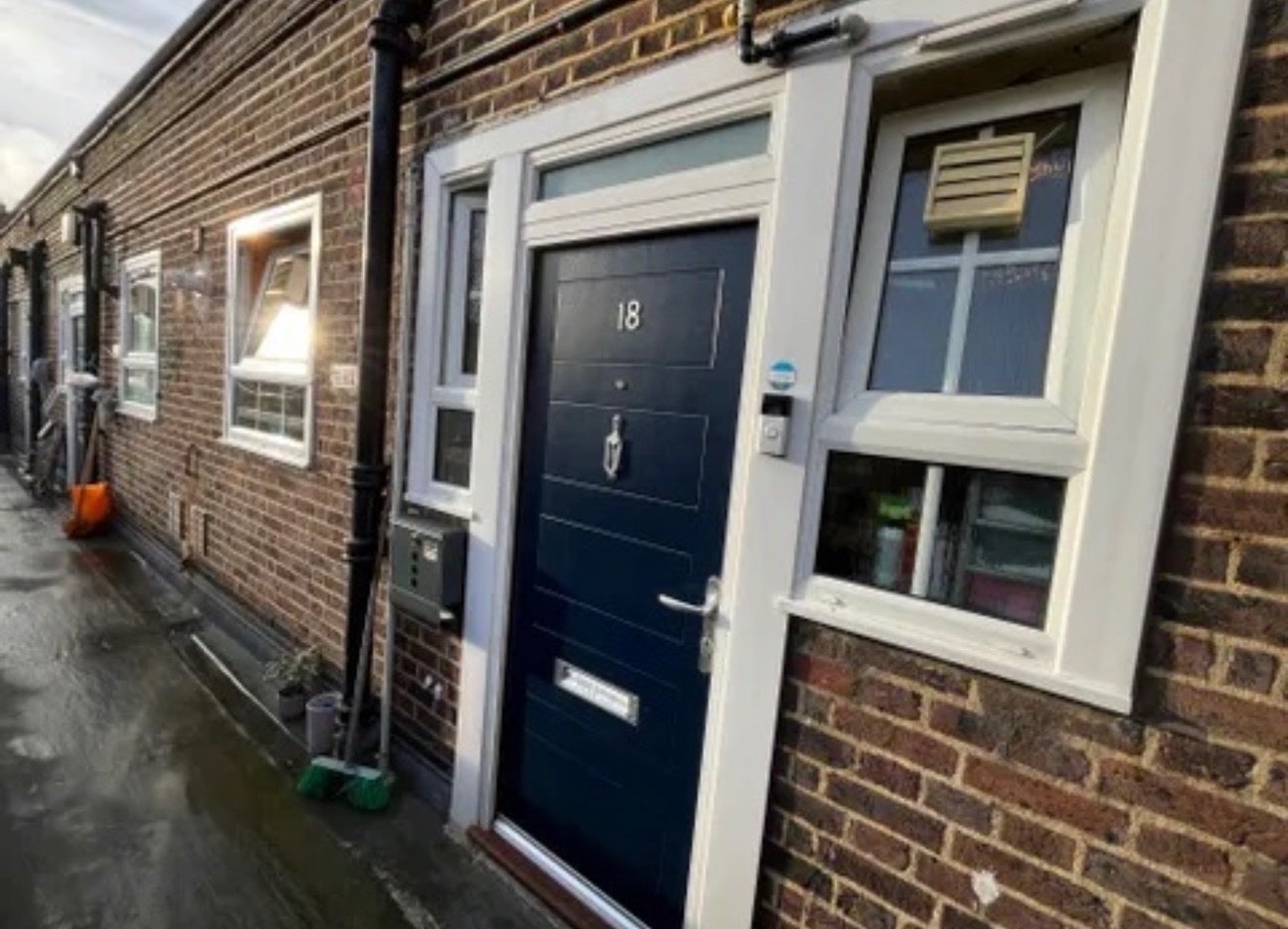 Flat Albion Avenue in Greater London