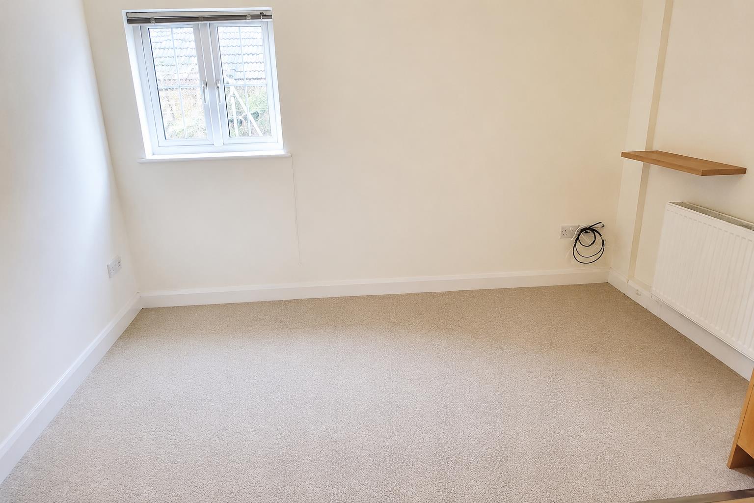 Flat Queen's Avenue in Tonbridge and Malling