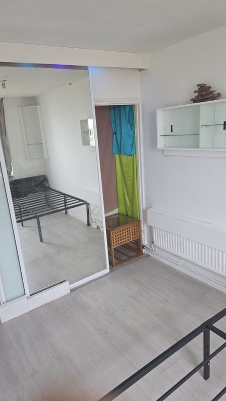 Room Sandbach Place in Greater London