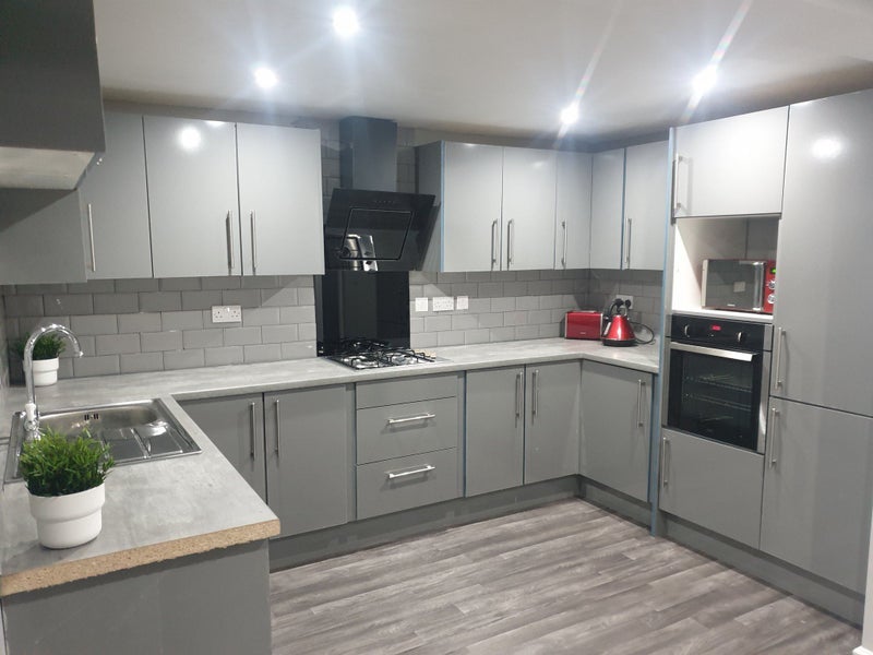 Room Wells Walk in Metropolitan Borough of Solihull