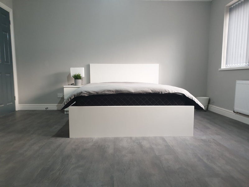 Room Wells Walk in Metropolitan Borough of Solihull