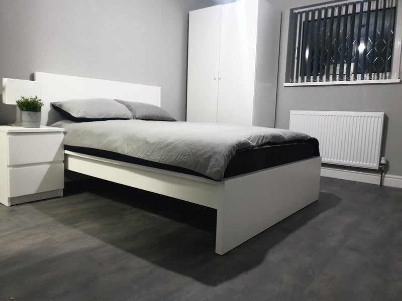 Room Wells Walk in Metropolitan Borough of Solihull