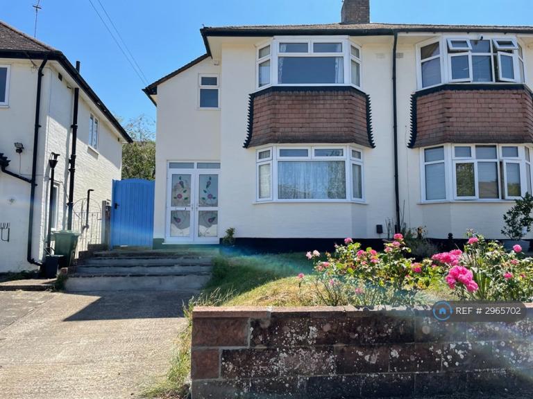 House Cocksett Avenue in Greater London