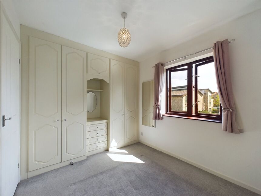 Flat Ayloffs Walk in Greater London