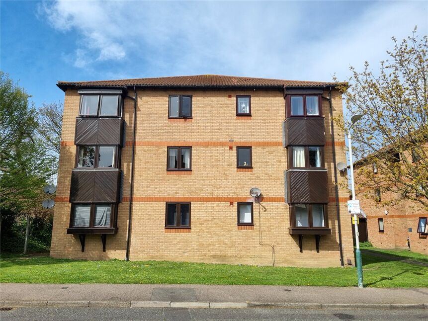 Flat Ayloffs Walk in Greater London
