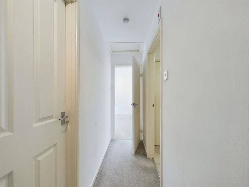 Flat Ayloffs Walk in Greater London