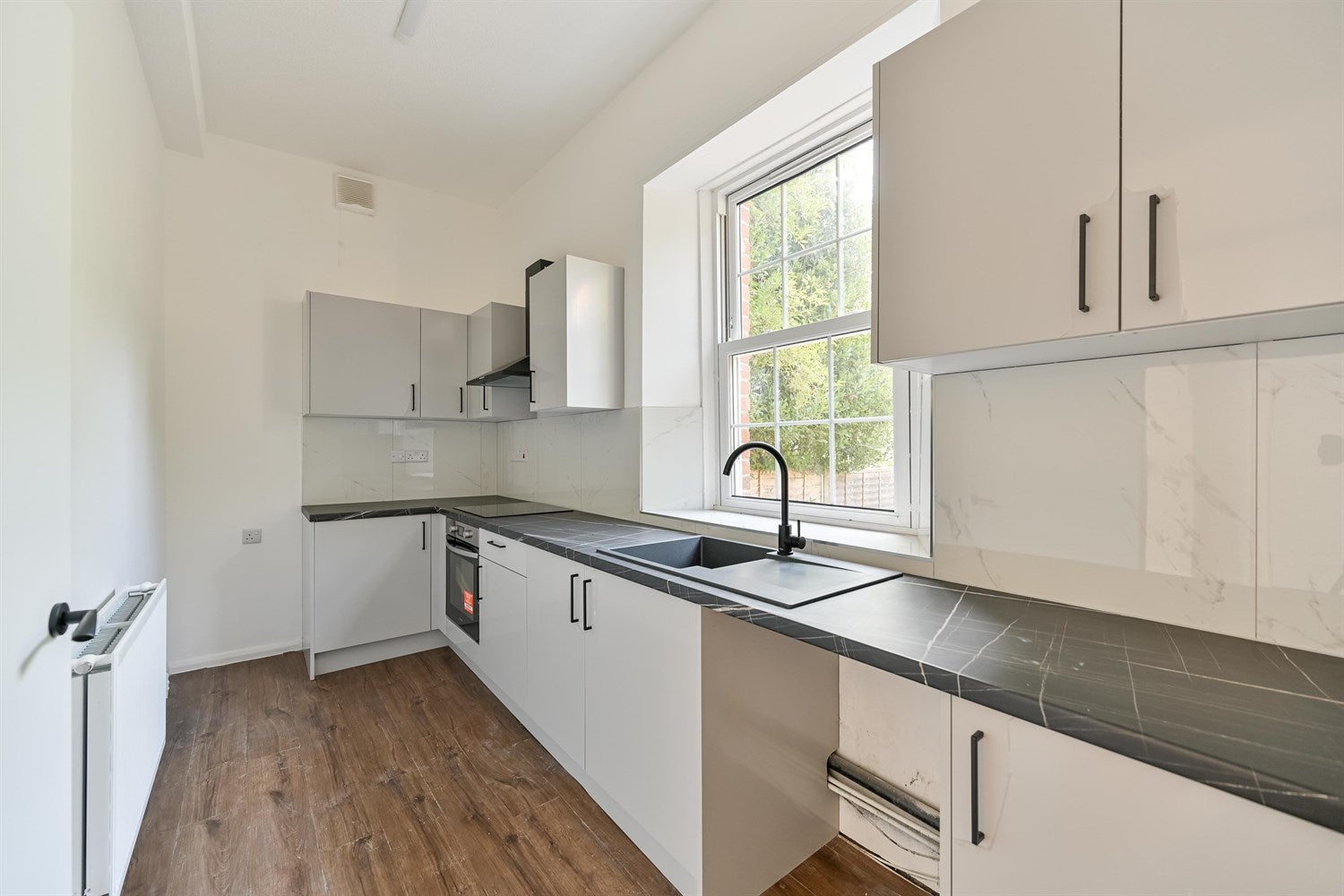 Flat Calcot Place in Holybrook