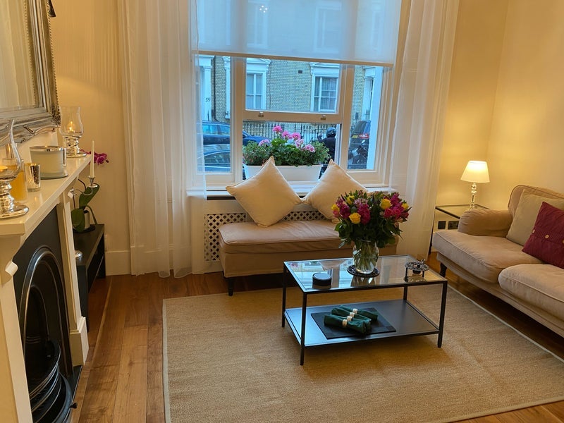 Flat Eardley Crescent in Greater London