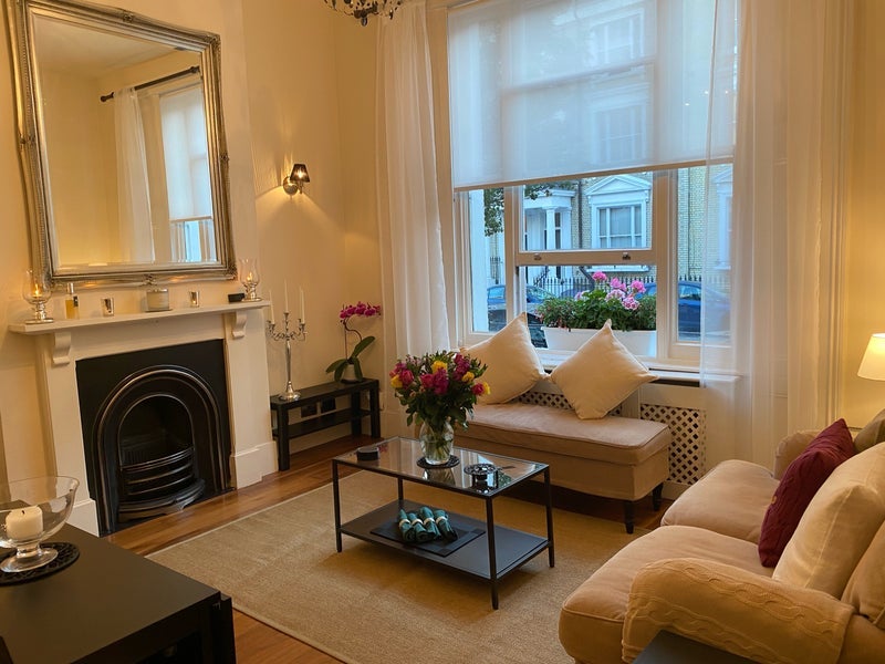 Flat Eardley Crescent in Greater London