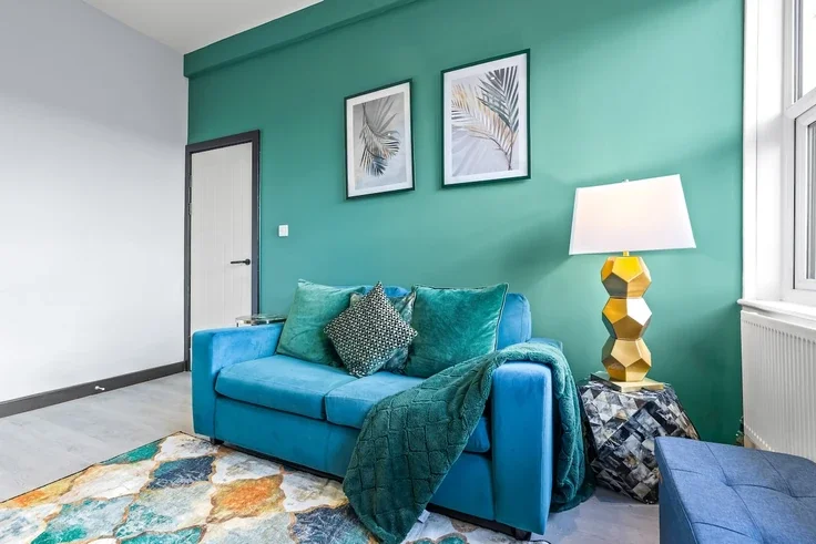 Flat Cloncurry Street in Greater London