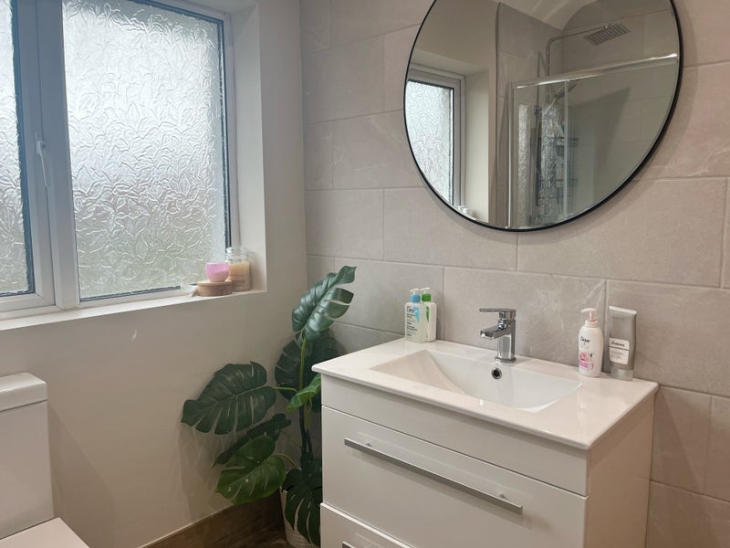 Room Olton Avenue in Nottingham