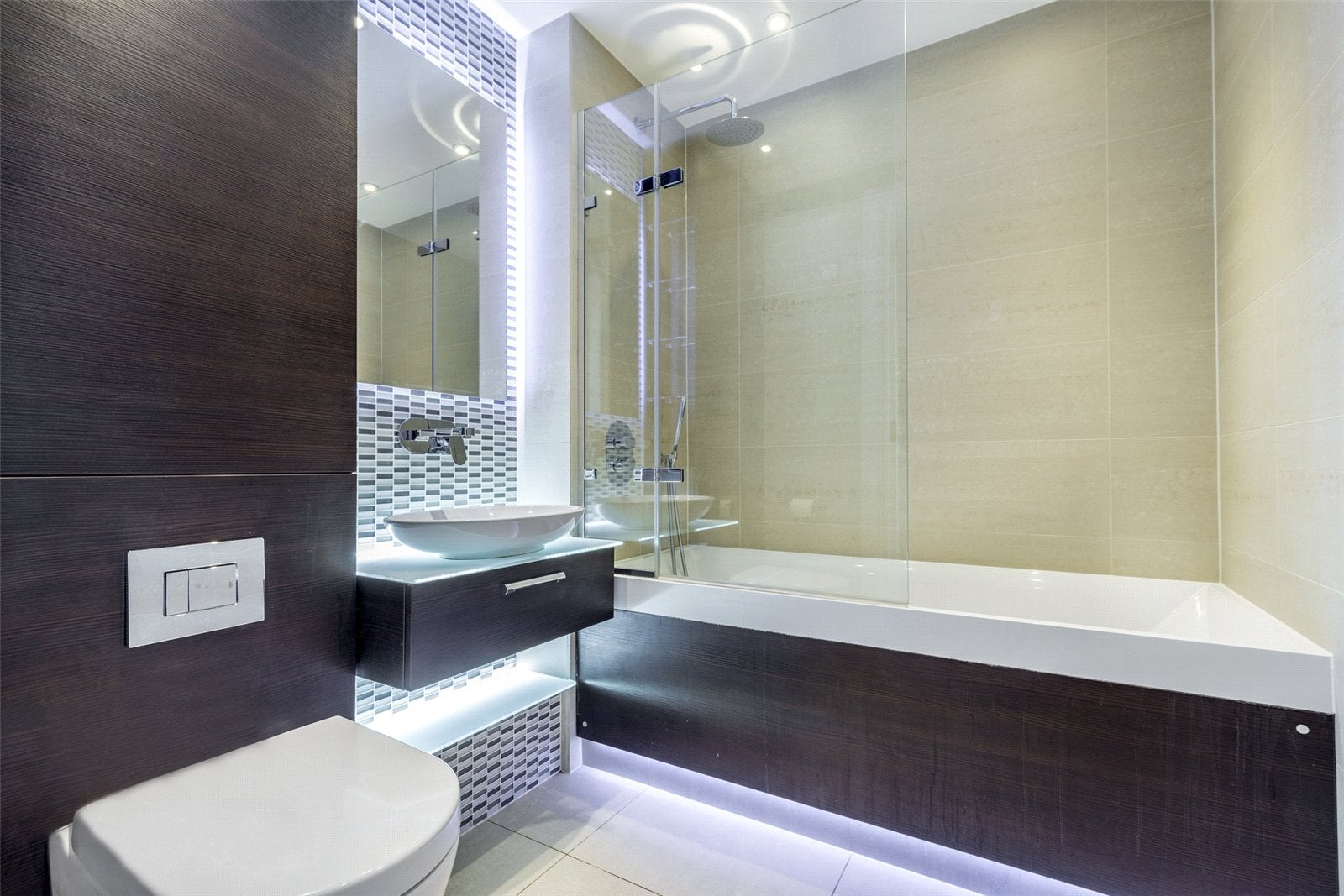 Flat Salamanca Place in Greater London