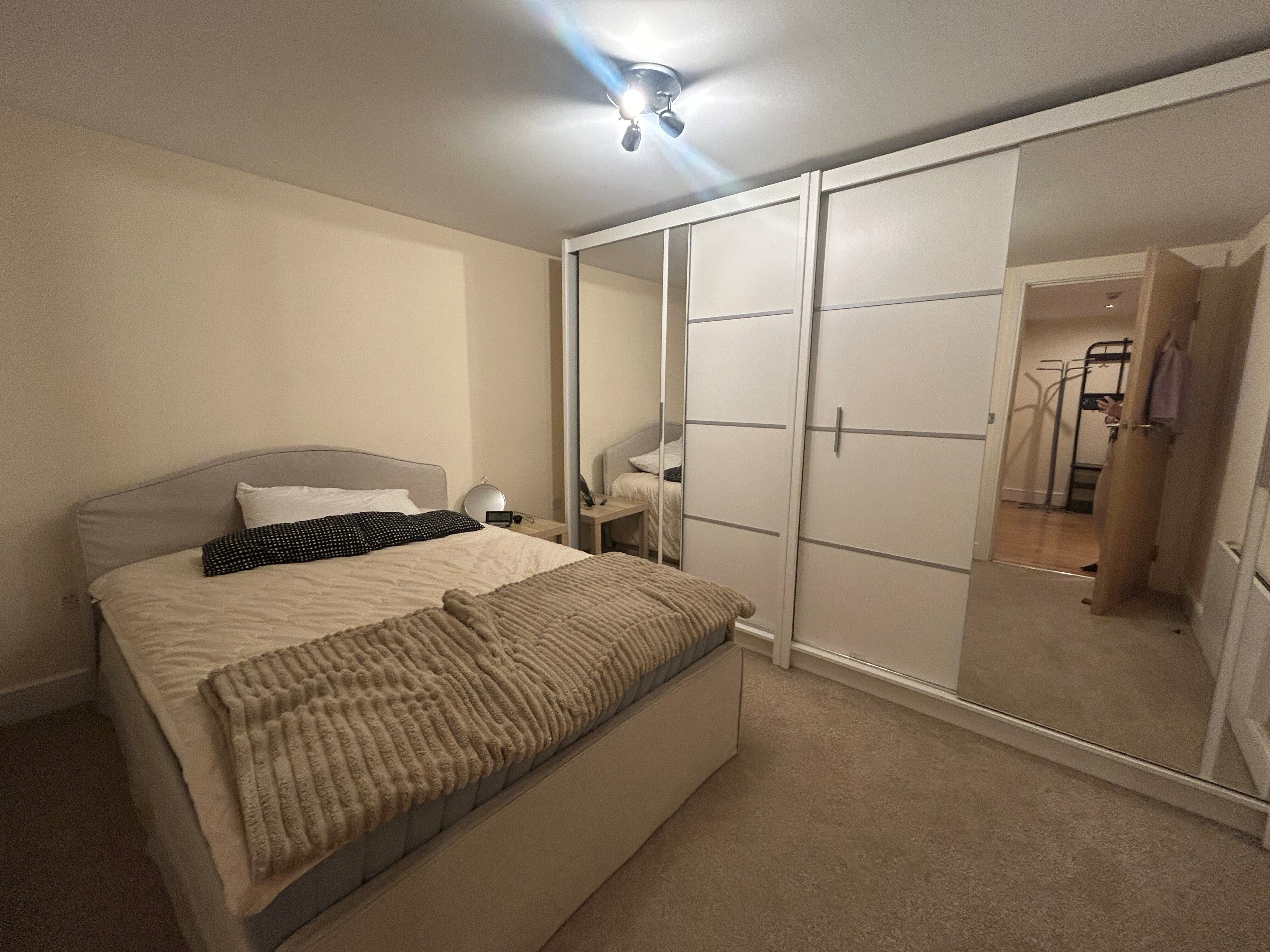 Flat Elmdale Road in Bristol