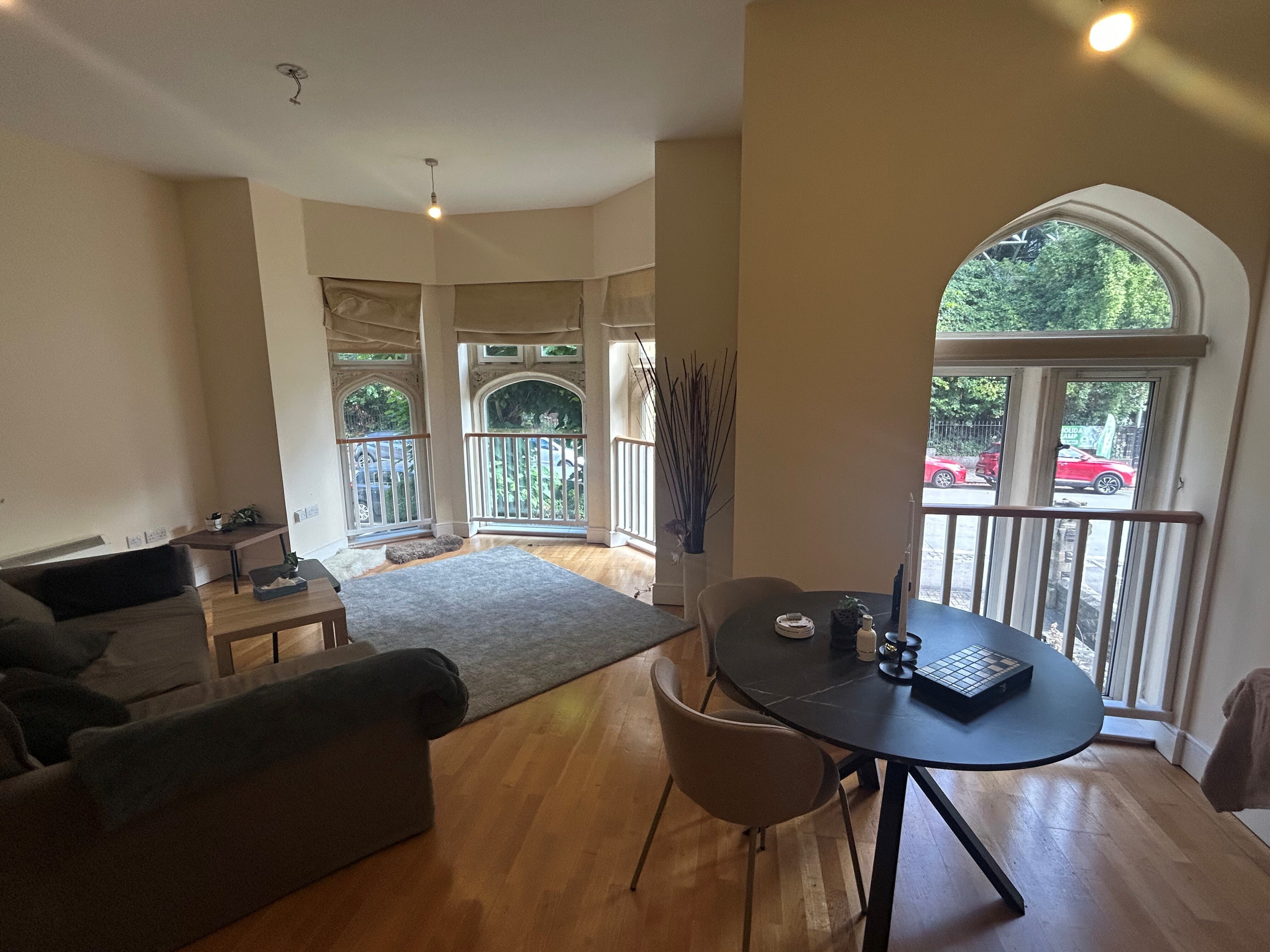 Flat Elmdale Road in Bristol