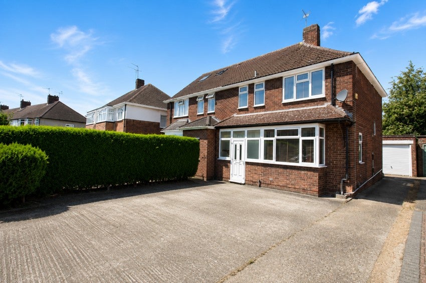 House Glenfield Road in Borough of Spelthorne