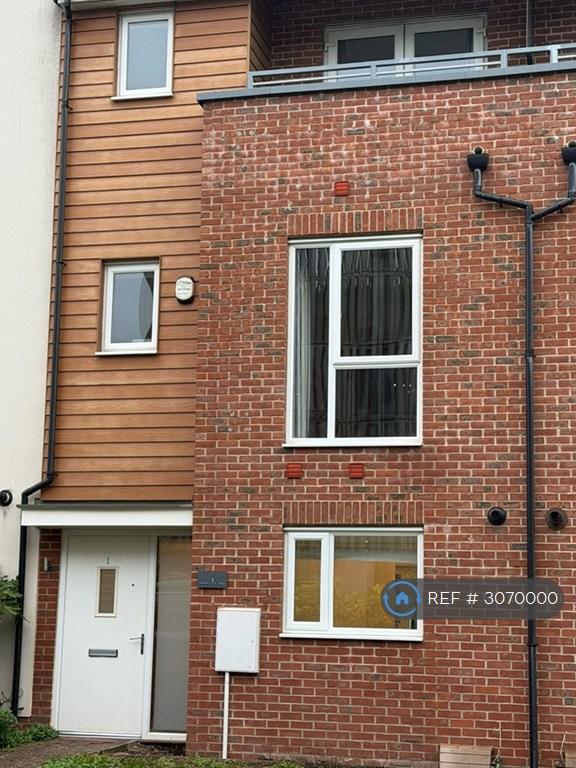 House Bowling Green Close in Milton Keynes