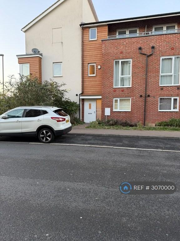 House Bowling Green Close in Milton Keynes