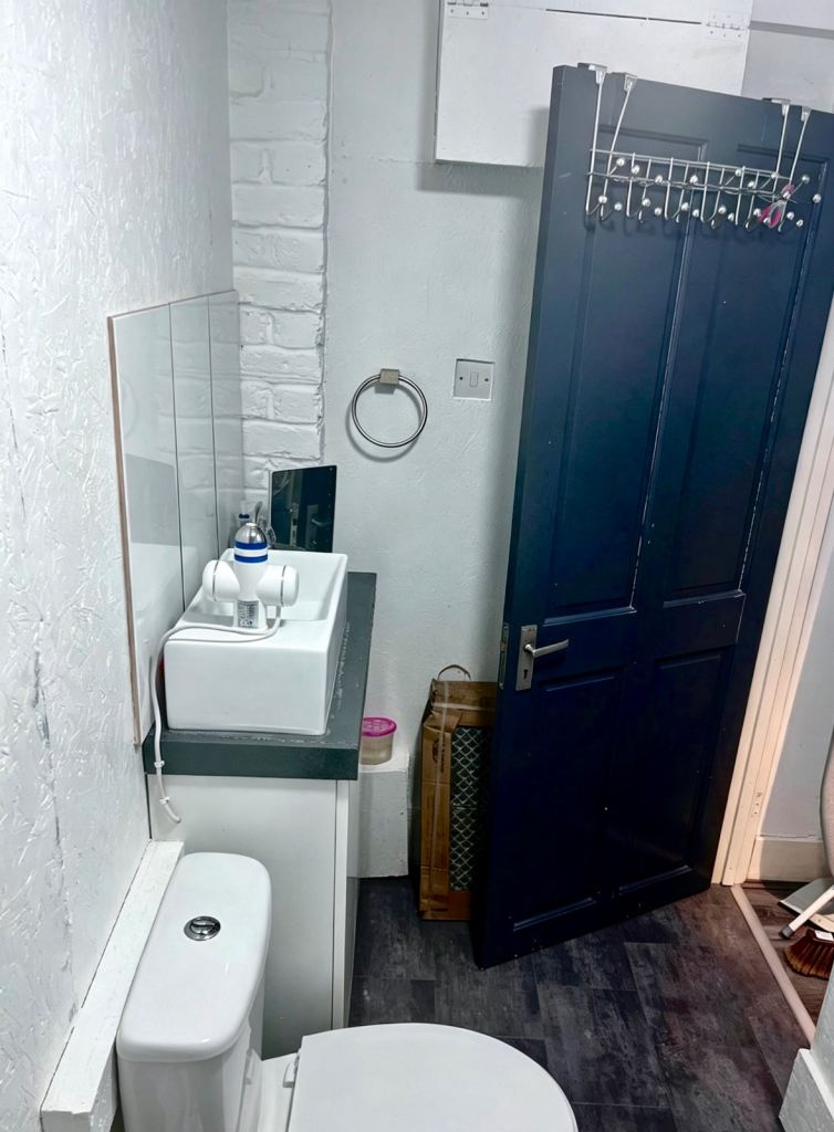 Room Trelawney Road in Greater London
