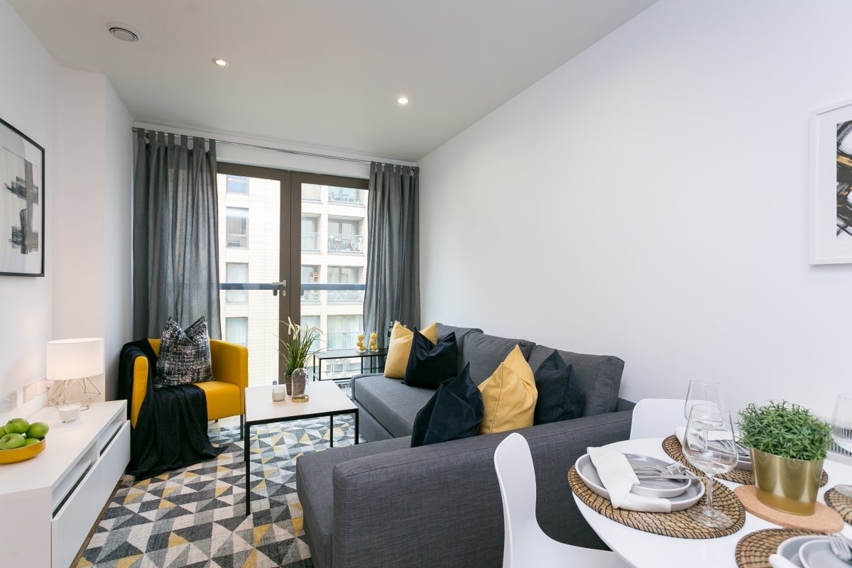 Flat Stockwell Green in Greater London