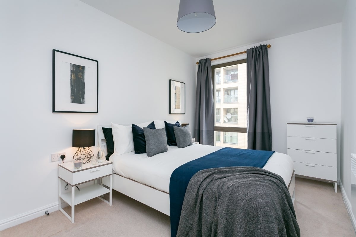 Flat Stockwell Green in Greater London