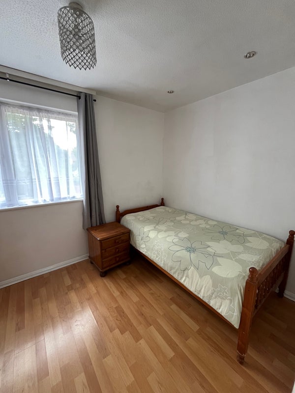 Room Coopers Close in Greater London