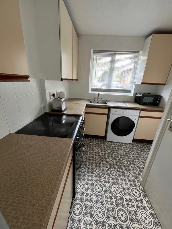 Room Coopers Close in Greater London